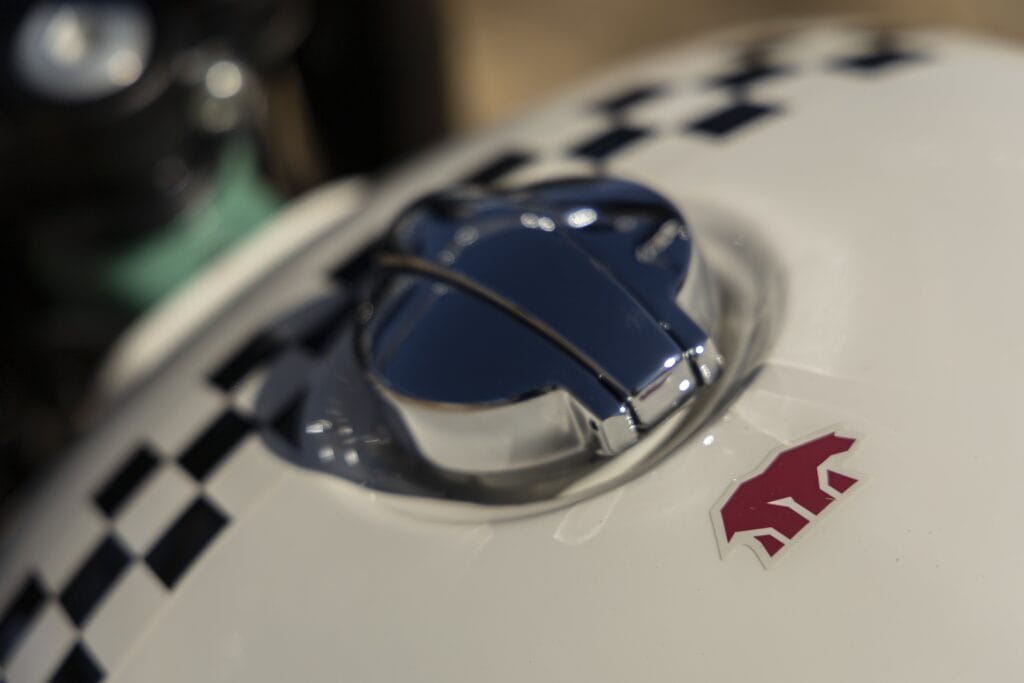 Bear 650 24 RoyalEnfield Bear65046 071124123505 min