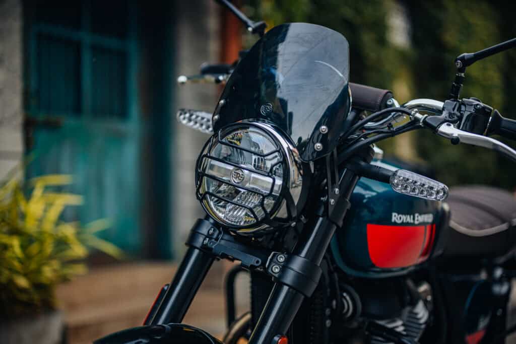 Tinted Tall Flyscreen Bear 650 GV Bikes 1990542 1