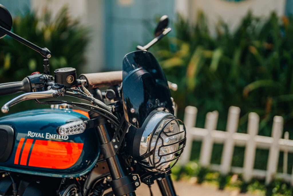 Tinted Tall Flyscreen Bear 650 GV Bikes 1990542 2