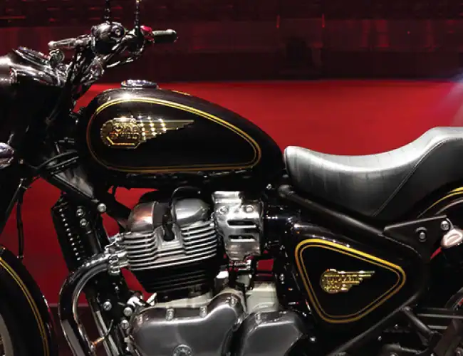 Bullet 650 6 pinstriped tank