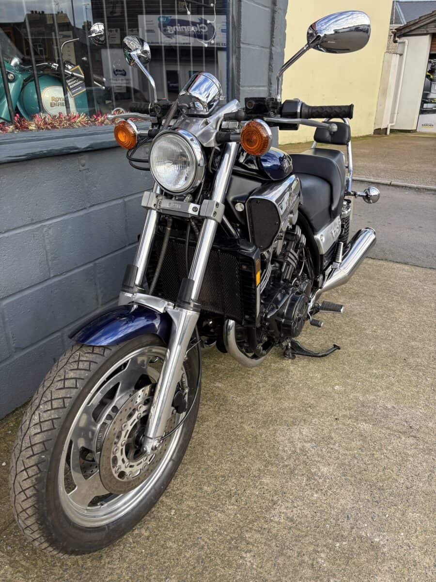 Yamaha V-Max 1200 - Image 12