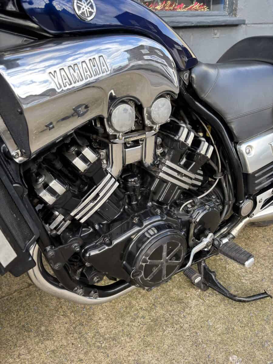 Yamaha V-Max 1200 - Image 9