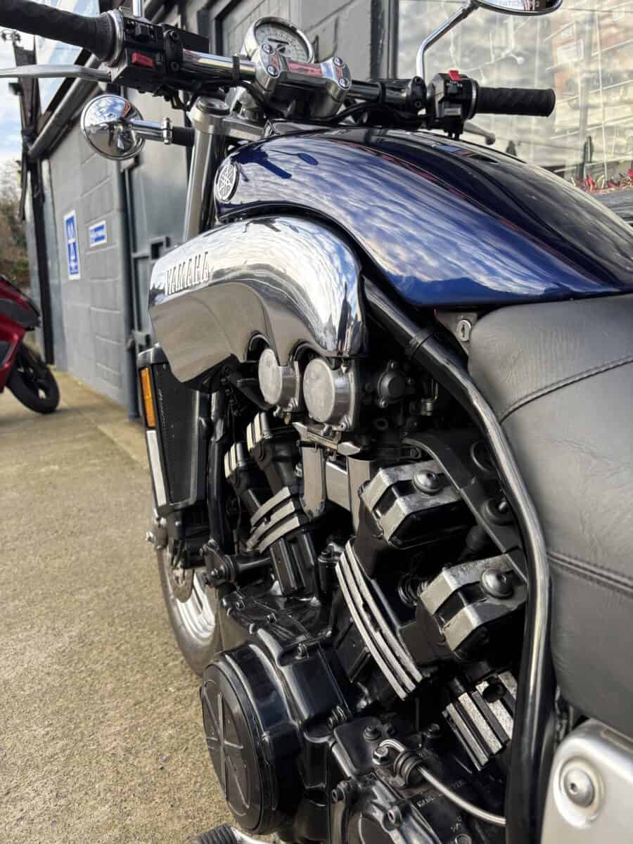 Yamaha V-Max 1200 - Image 8