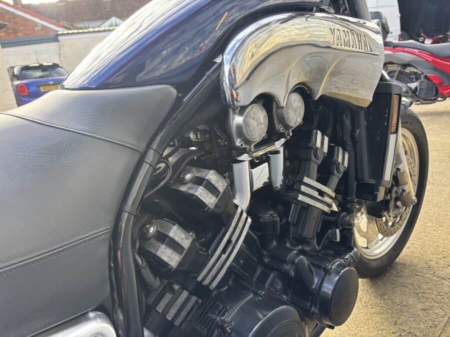 Yamaha V-Max 1200 - Image 4