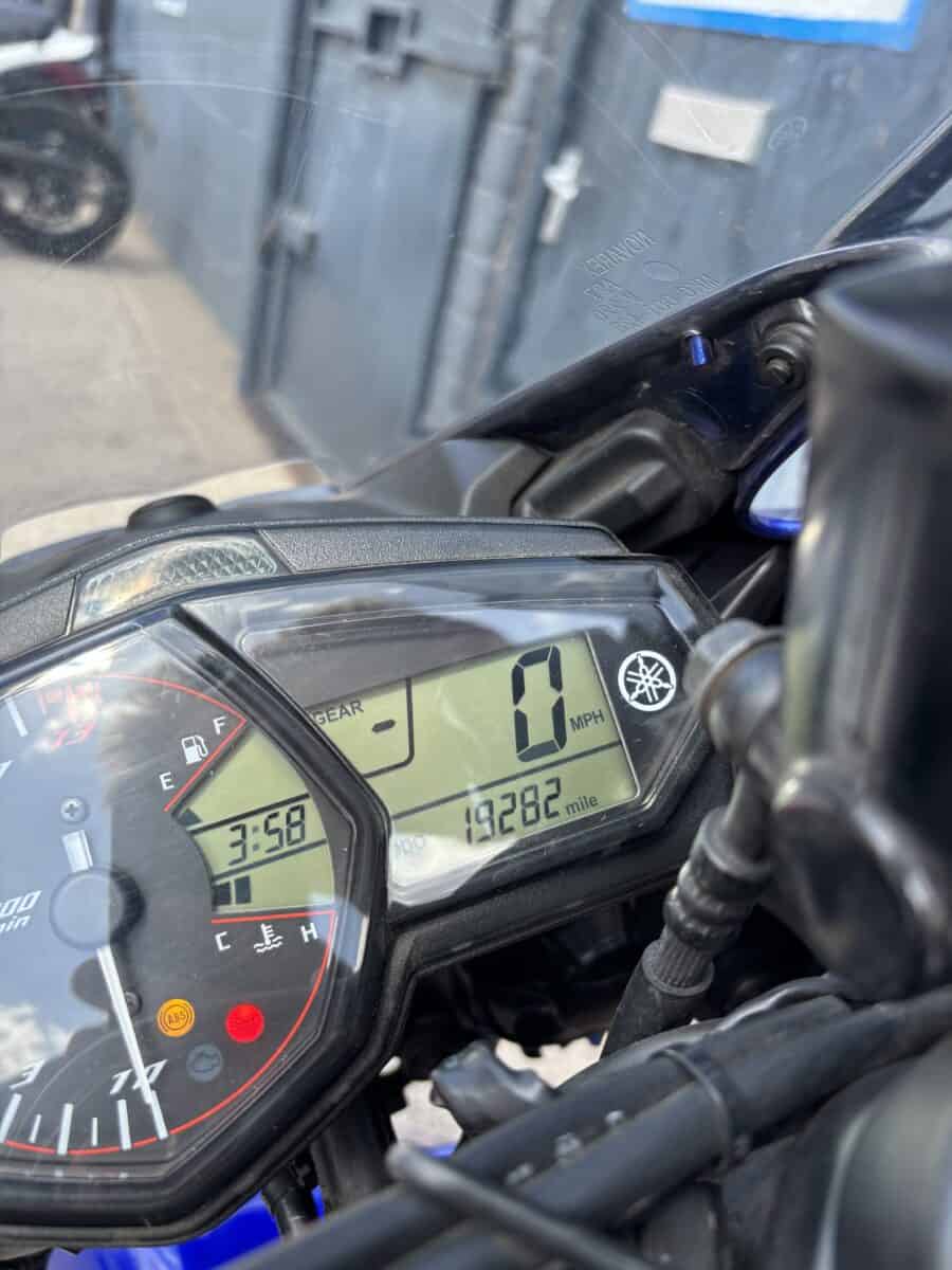 Yamaha R3 - Image 4