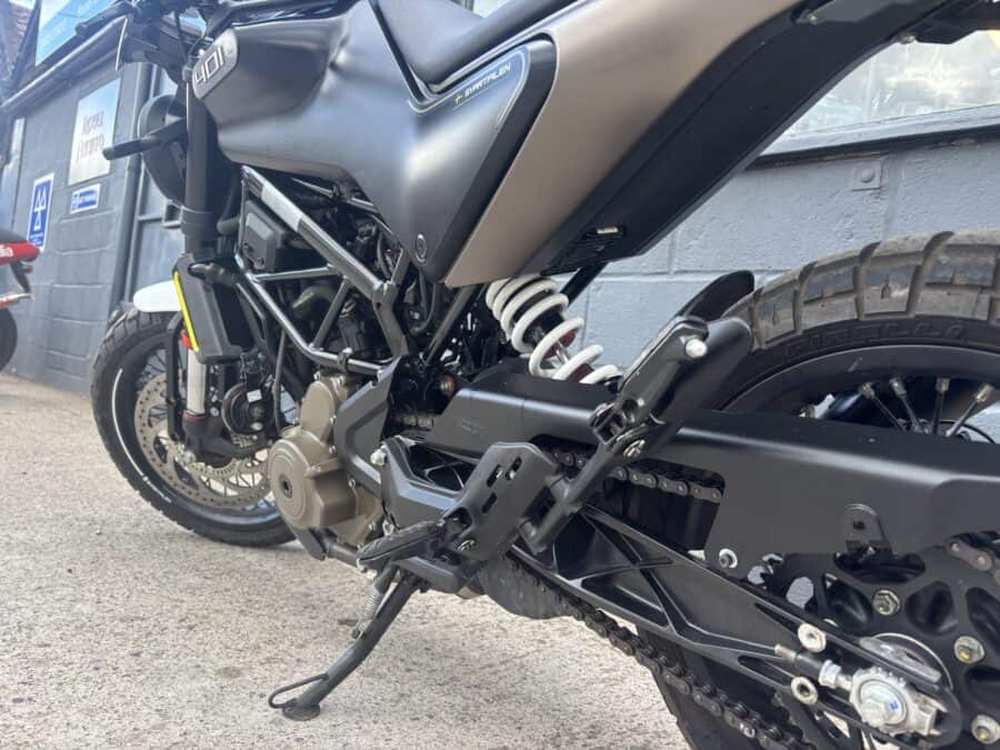 Husqvarna Svartpilen 401 - Image 11