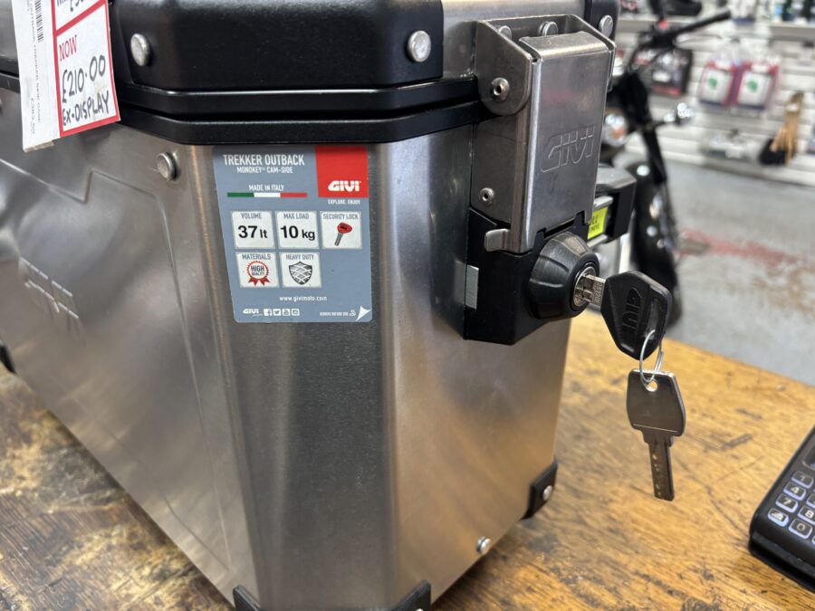 GIVI Trekker Outback 37L Left Pannier Aluminium 4 GIVI Trekker Outback 37L Left Pannier Aluminium - Image 4