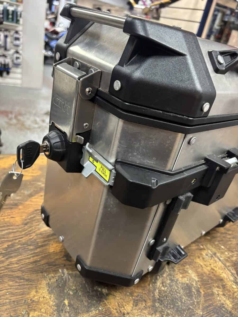 GIVI Trekker Outback 37L Left Pannier Aluminium 8 GIVI Trekker Outback 37L Left Pannier Aluminium - Image 8