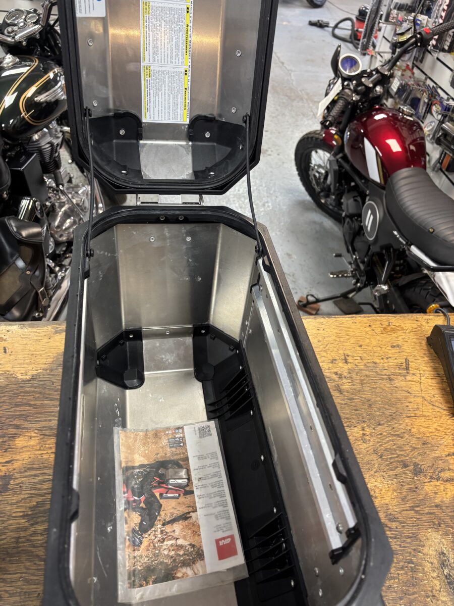 GIVI Trekker Outback 37L Left Pannier Aluminium 9 GIVI Trekker Outback 37L Left Pannier Aluminium - Image 9