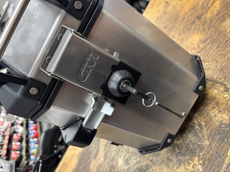 GIVI Trekker Outback Evo 37L Right Pannier Aluminium 5 GIVI Trekker Outback Evo 37L Right Pannier Aluminium - Image 5