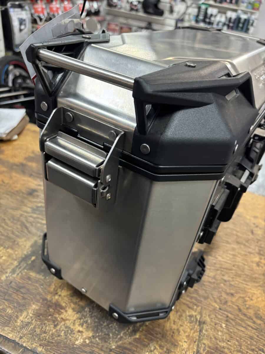 GIVI Trekker Outback Evo 37L Right Pannier Aluminium 9 GIVI Trekker Outback Evo 37L Right Pannier Aluminium - Image 9