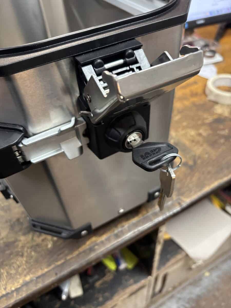 GIVI Trekker Outback Evo 37L Right Pannier Aluminium 17 GIVI Trekker Outback Evo 37L Right Pannier Aluminium - Image 17