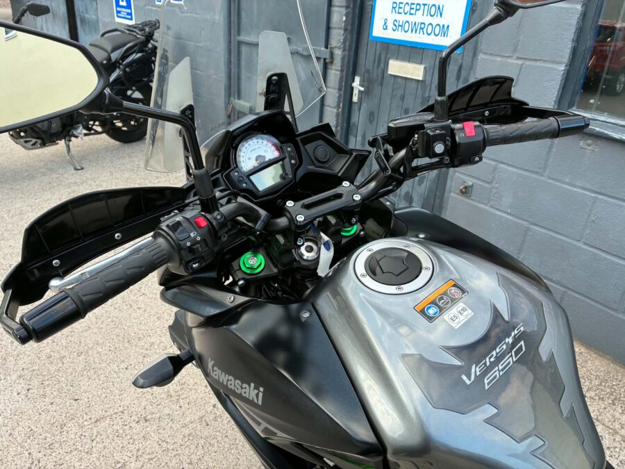 Kawasaki KLE650 Versys - Image 9